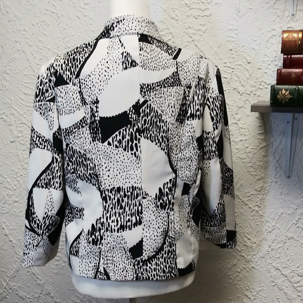 Chico's black and white blazer - Picture 4 of 4